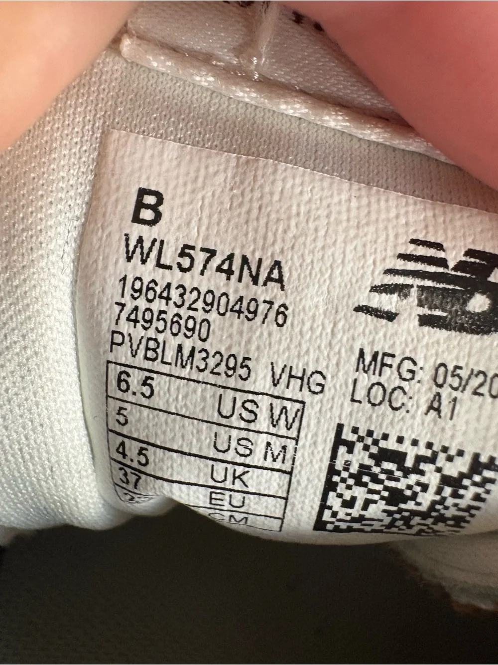 New balance, tennis shoes